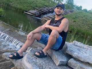 Anton Fer live cam model at Flirt4Free