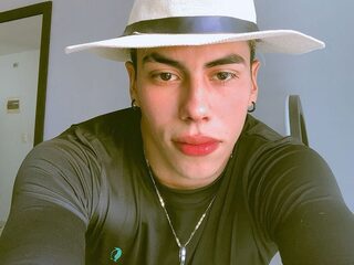 Live Chat with Erick Smith on Flirt4Free