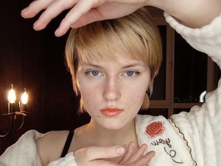 Cate Hammett live cam model at Flirt4Free