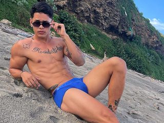 Aaron Andress live cam model at Flirt4Free