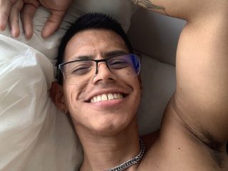 1 On 1 Sex Cams - Johnny Walls Portugal Alt Text Streamray-Cams