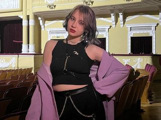 Watch Bliss Hersey live on cam on Flirt4Free