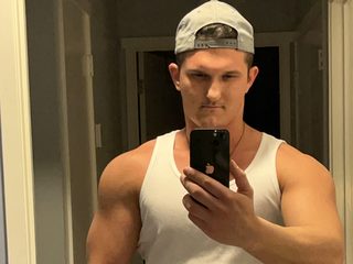 Declan Dubrowski Live Cam on Flirt4Free