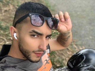 Symon Khalifa live cam model at Flirt4Free