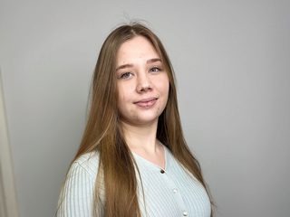 Rowena Decoursey live cam model at Flirt4Free