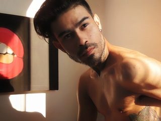 Stefano Everet live cam model at Flirt4Free