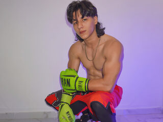 Live Chat with Trevor Belmontt on Flirt4Free