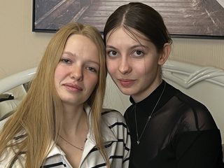 Live chat with Garyn Duell & Moira Gise webcam model