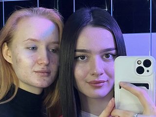 Live sex cam with Aileen & Lumina on brunette sex chat