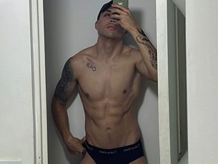 Felipe Benett nude live cam
