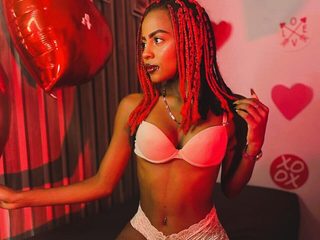 Hylari Banks live cam model at Flirt4Free