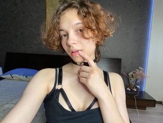 Elwyna Cockey live cam model at Flirt4Free