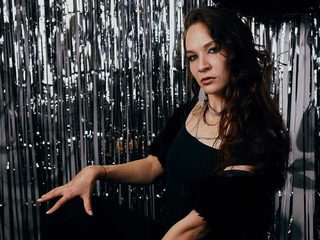 Live sex cam with Alice Mariposa on college girls sex chat