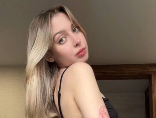 Prudence Burrington Live Cam on Flirt4Free