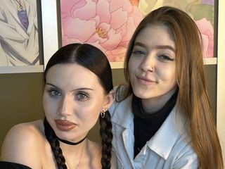 1 On 1 Sex Cams - Giuliana Savi & Daniela Manzi English Alt Text Streamray-Cams
