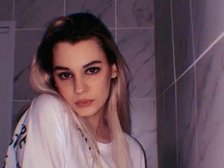 Linn Decoursey Live Cam on Flirt4Free