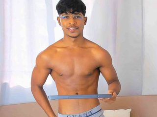 Watch Jones Bincs live on cam at Flirt4Free