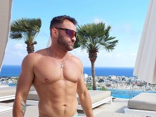 Felipe Logan Live Cam on Flirt4Free