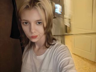 Watch  Odelyna Curless live on Flirt4Free