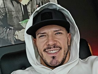 1 On 1 Sex Cams - Erick Angelo English Alt Text Streamray-Cams