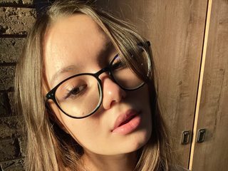 Eugenia Beames live cam model at Flirt4Free