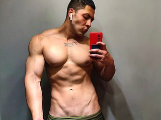 Thomas Spilios Live Cam and Profile on UnifiedCams