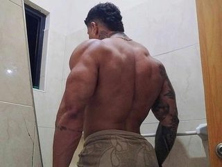 Apolo Strongman Live Cam on Flirt4Free