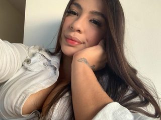 Evelyn Duquee live cam model at Flirt4Free