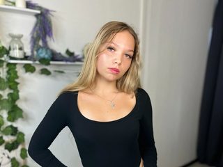 Edwina Brucker live cam model at Flirt4Free