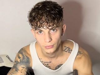 Aaron Espinoza Live Cam on Flirt4Free