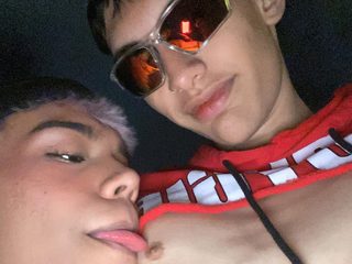 Criss & Danii live cam model at Flirt4Free