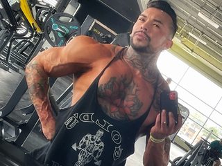 Hard Michael Live Cam on Flirt4Free