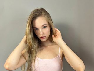 Cwene Hiatt Live Cam on Flirt4Free