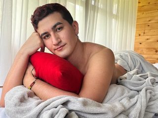 Axel Arias Live Cam and Profile on UnifiedCams