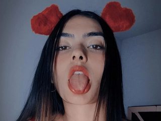 Cleo Karim live cam model at Flirt4Free