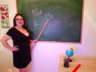 Watch Kassandra Lamur live on cam at Flirt4Free