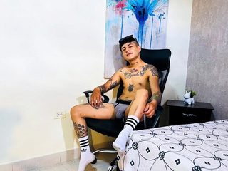 Watch Justin Macul live on cam at Flirt4Free