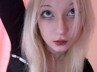 Hild Alder live cam model at Flirt4Free