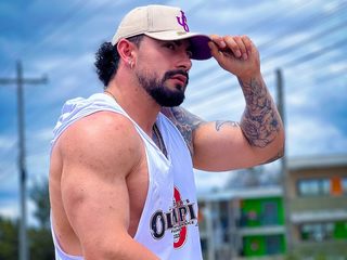 Watch  Zeus Thunnder live on cam at Flirt4Free