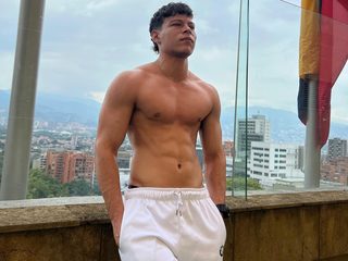 Taylor Brooks live cam model at Flirt4Free