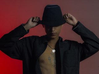 Raiden Dicks Live Cam on Flirt4Free