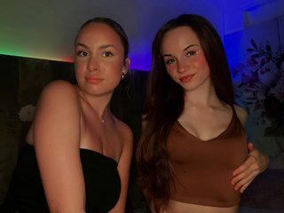 Watch Courtney & Lulu live on cam at Flirt4Free