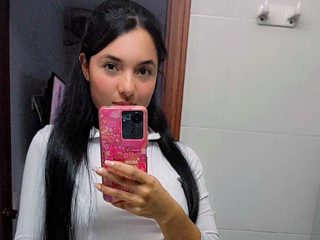 Hailey Becker Live Cam on Flirt4Free