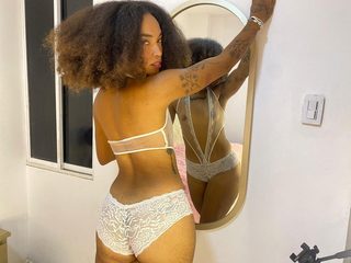 Watch  Kanela Brown live on cam at Flirt4Free