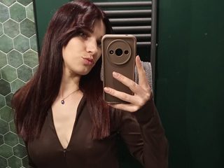 Alica Crey live cam model at Flirt4Free