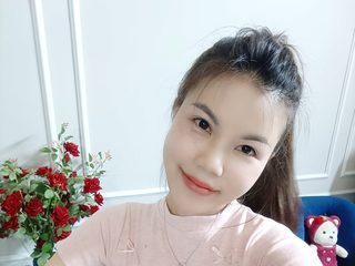 Lisa Trang live cam model at Flirt4Free