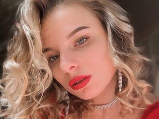 Edla Edmands live cam model at Flirt4Free