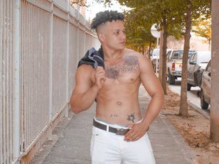 Chatta nuda con Roger Curly in Live Cam ⋆ FLIRT SHOW ⋆ Sesso in webcam con amatori