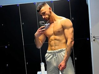 Elliot Watson Live Cam on Flirt4Free