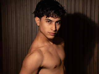Aaron Ez profile